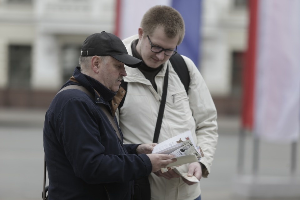 Уличная акция по раздаче буклетов «Улицы героев»