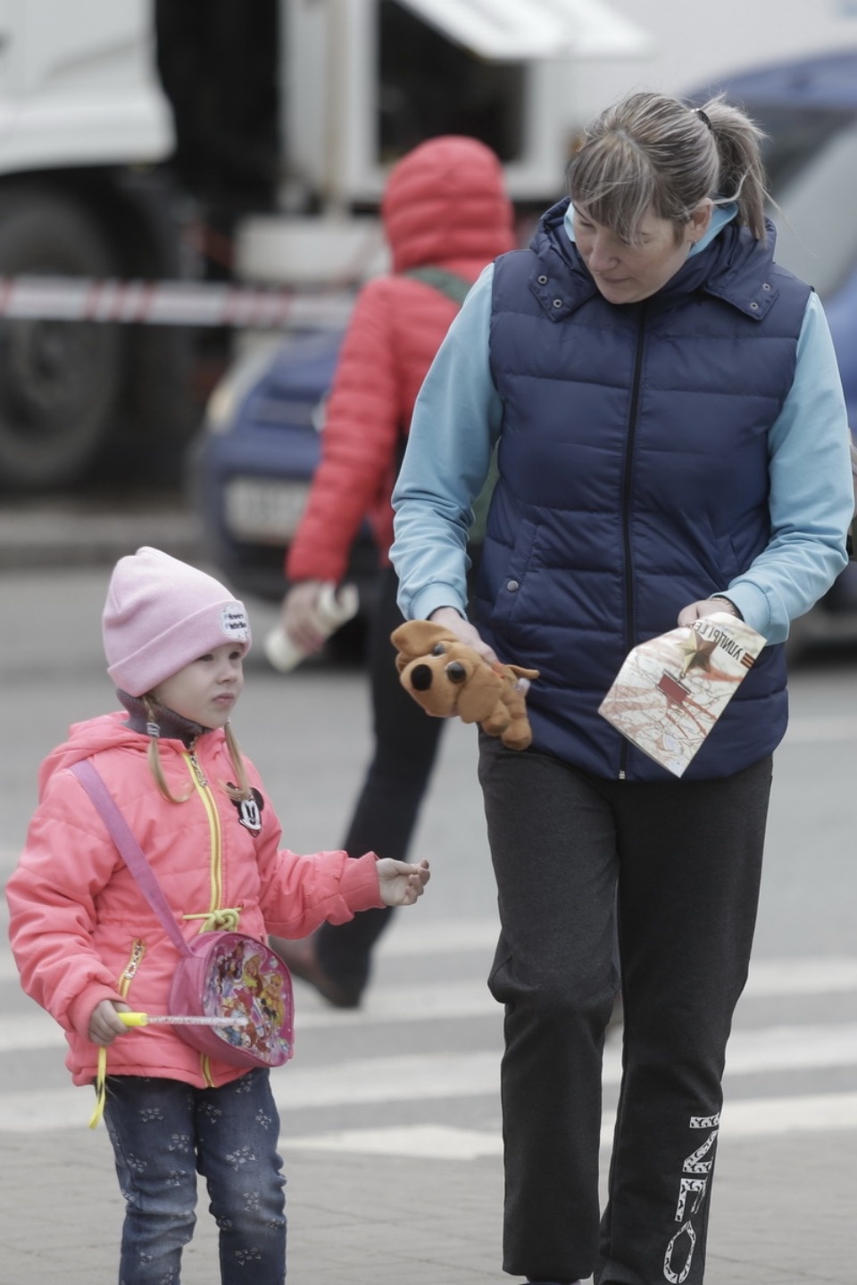 Уличная акция по раздаче буклетов «Улицы героев»