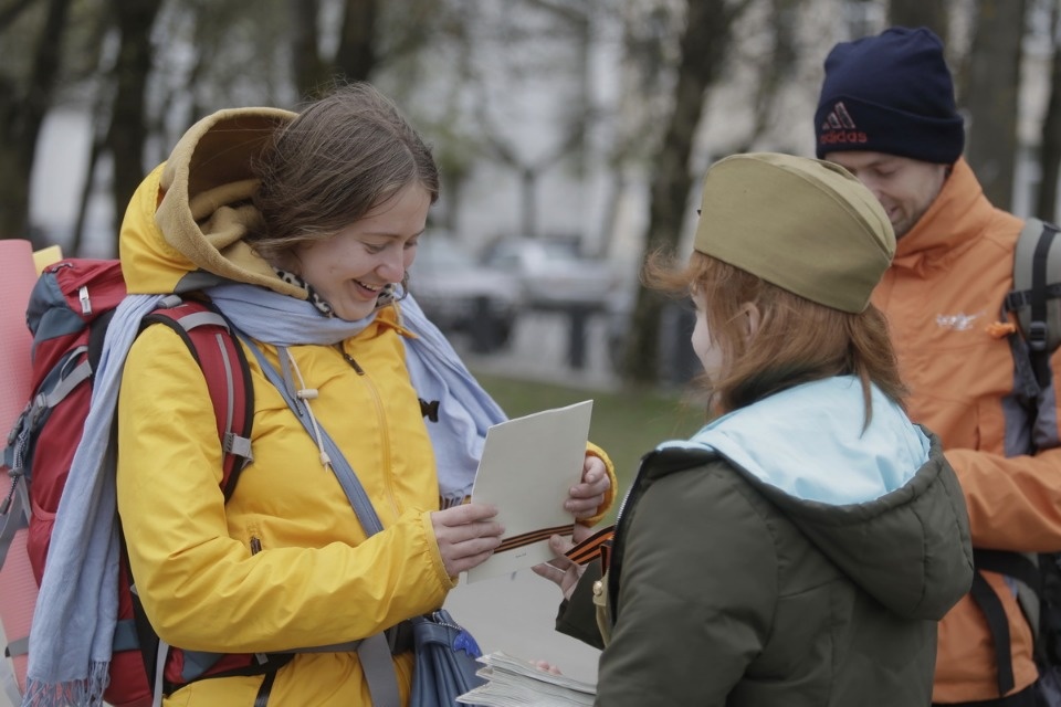 Уличная акция по раздаче буклетов «Улицы героев»