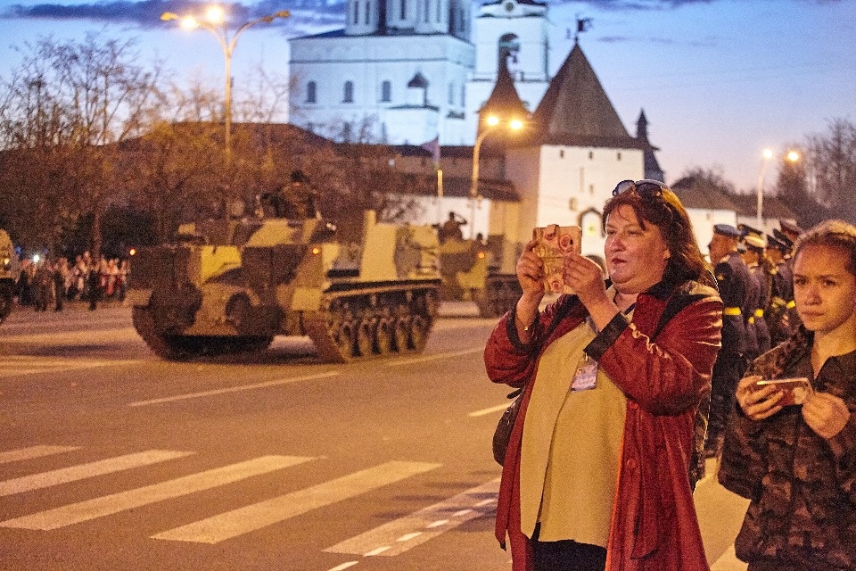 Последняя вечерняя репетиция парада Победы прошла в Пскове