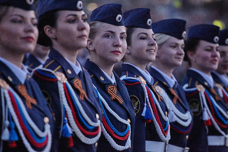 Последняя вечерняя репетиция парада Победы прошла в Пскове