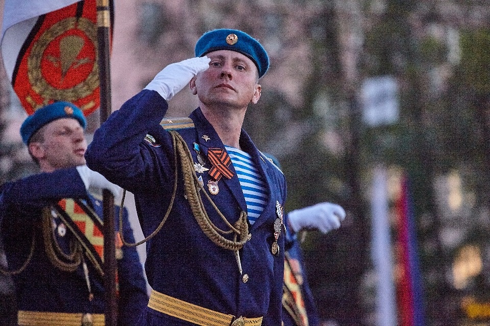 Последняя вечерняя репетиция парада Победы прошла в Пскове
