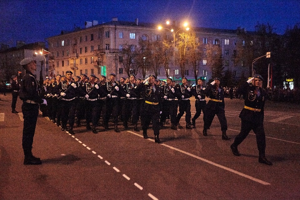 Последняя вечерняя репетиция парада Победы прошла в Пскове