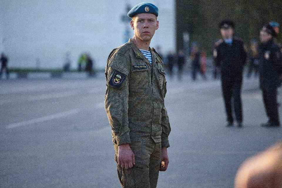 Последняя вечерняя репетиция парада Победы прошла в Пскове