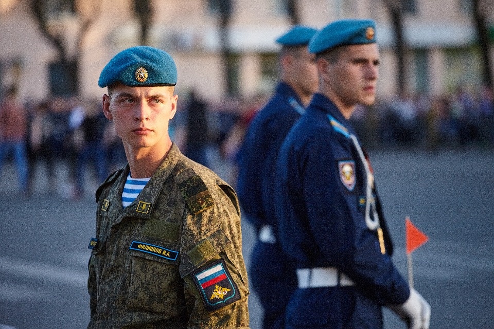 Последняя вечерняя репетиция парада Победы прошла в Пскове