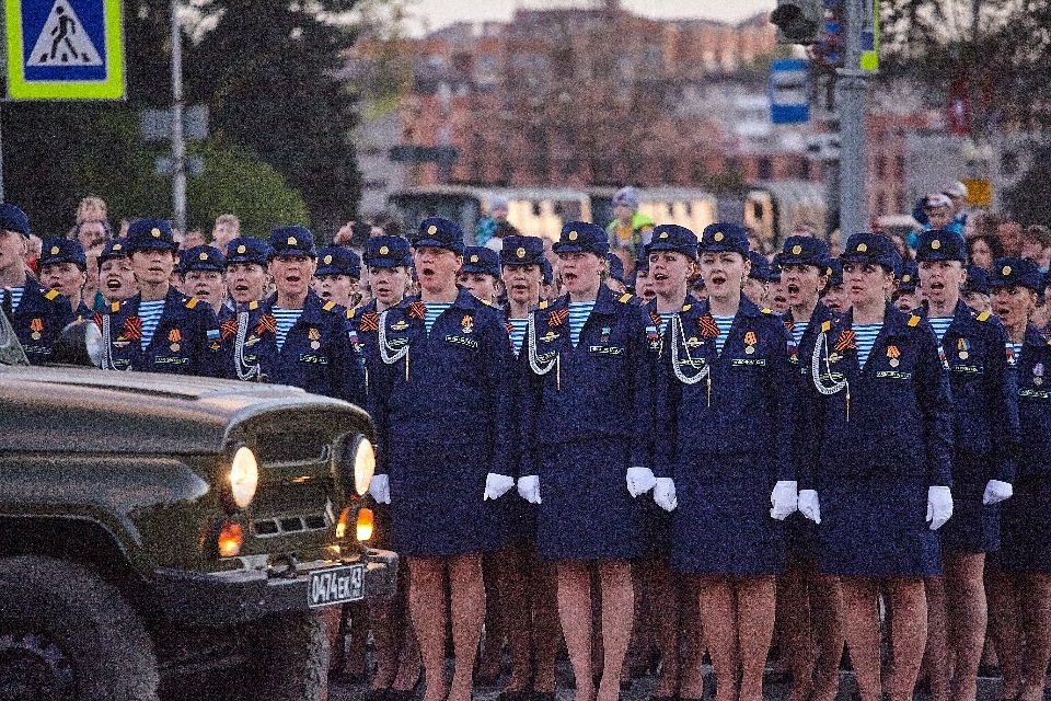 Последняя вечерняя репетиция парада Победы прошла в Пскове