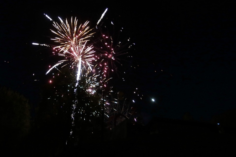 Праздничным салютом завершился в Пскове День Победы