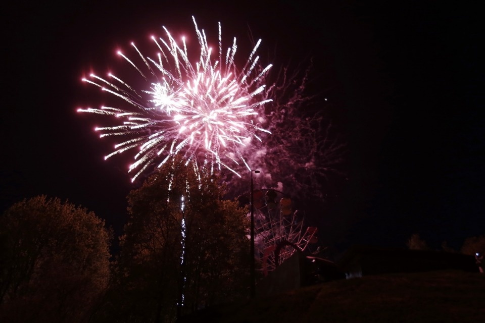 Праздничным салютом завершился в Пскове День Победы