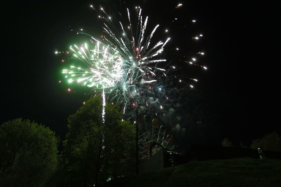 Праздничным салютом завершился в Пскове День Победы