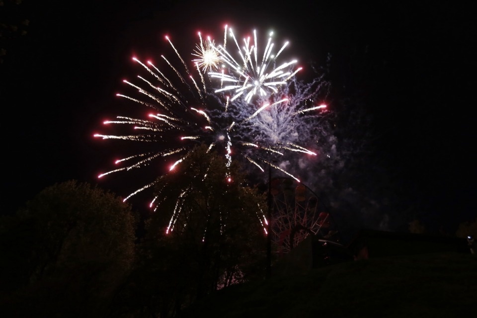 Праздничным салютом завершился в Пскове День Победы