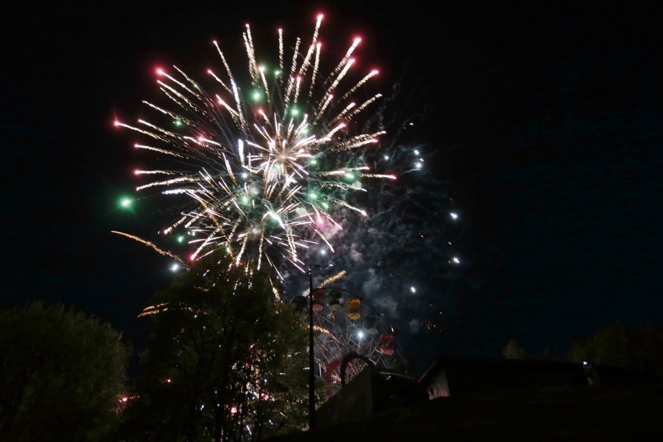 Праздничным салютом завершился в Пскове День Победы