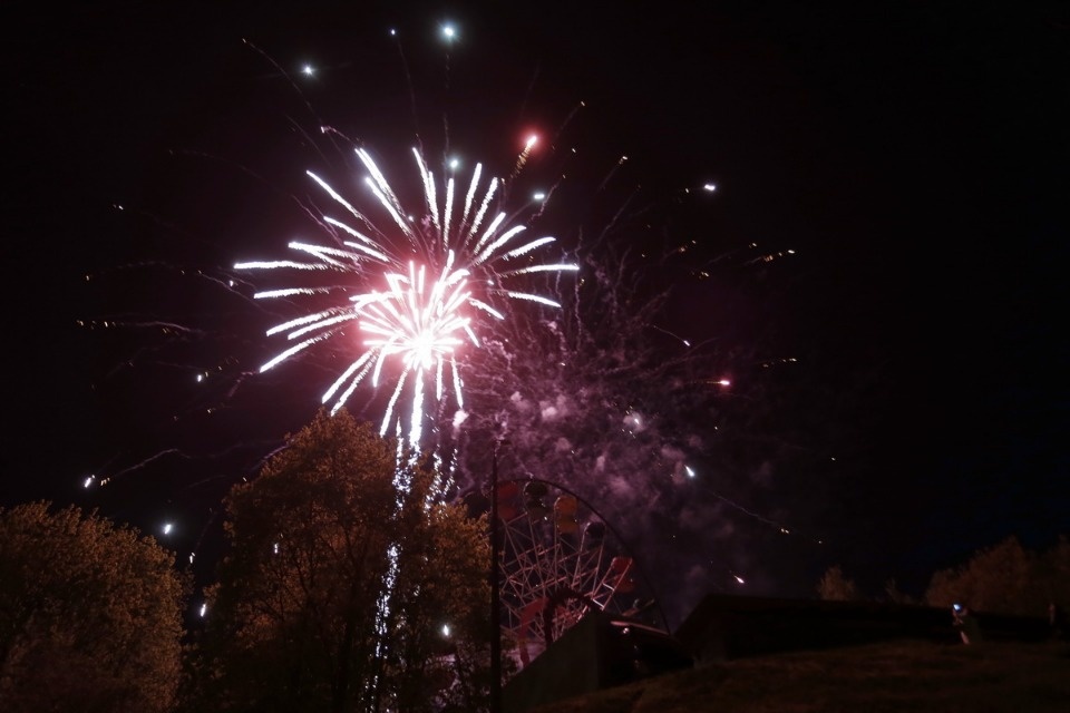 Праздничным салютом завершился в Пскове День Победы