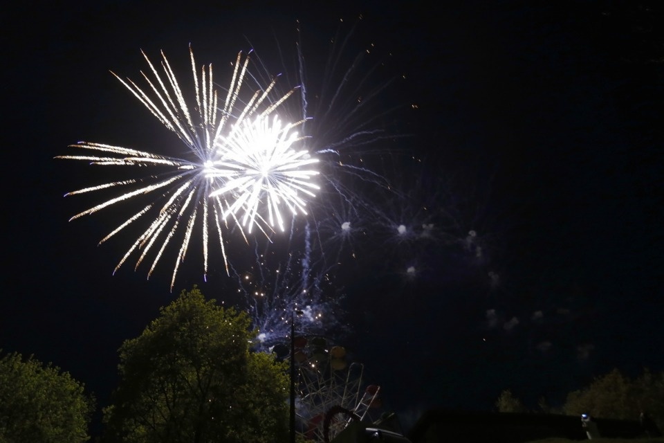 Праздничным салютом завершился в Пскове День Победы
