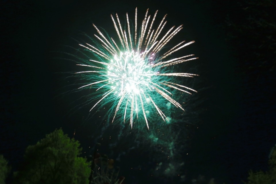 Праздничным салютом завершился в Пскове День Победы