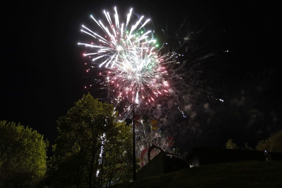 Праздничным салютом завершился в Пскове День Победы
