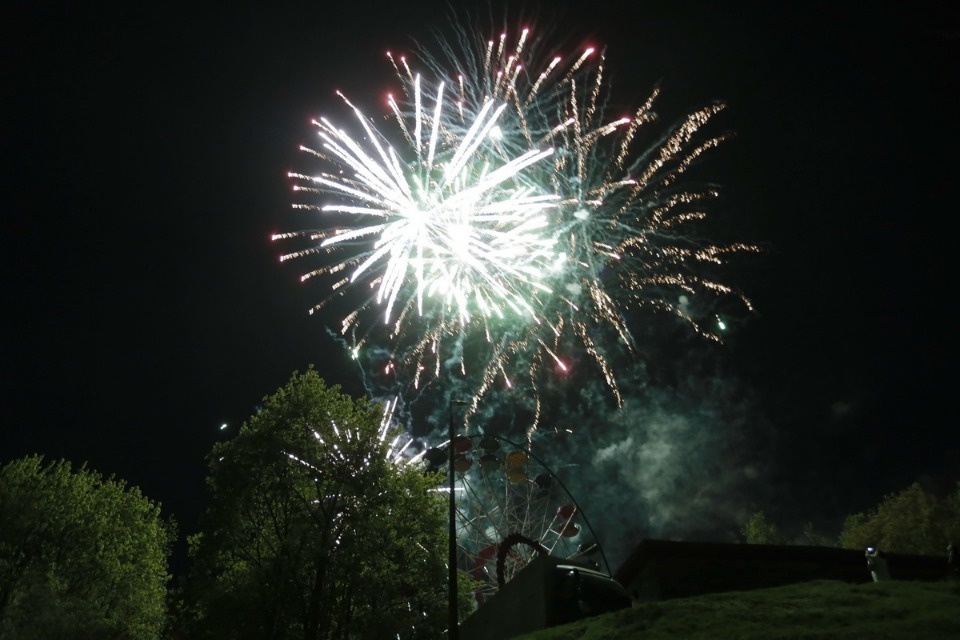 Праздничным салютом завершился в Пскове День Победы