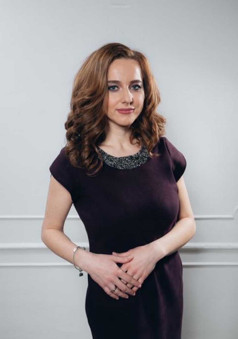 Под сенью короны