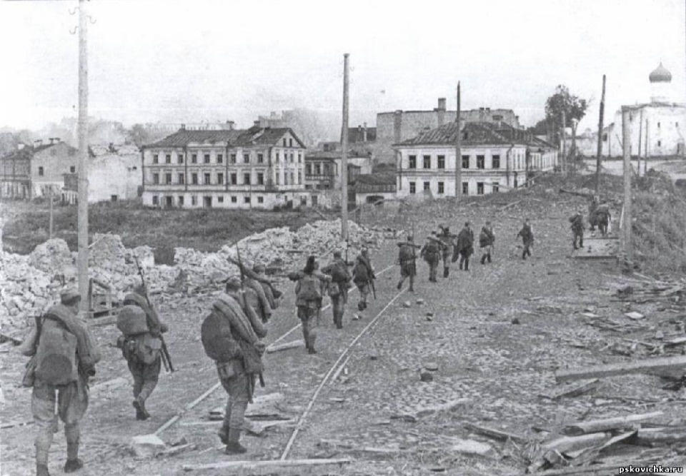 Огонь прижал к земле