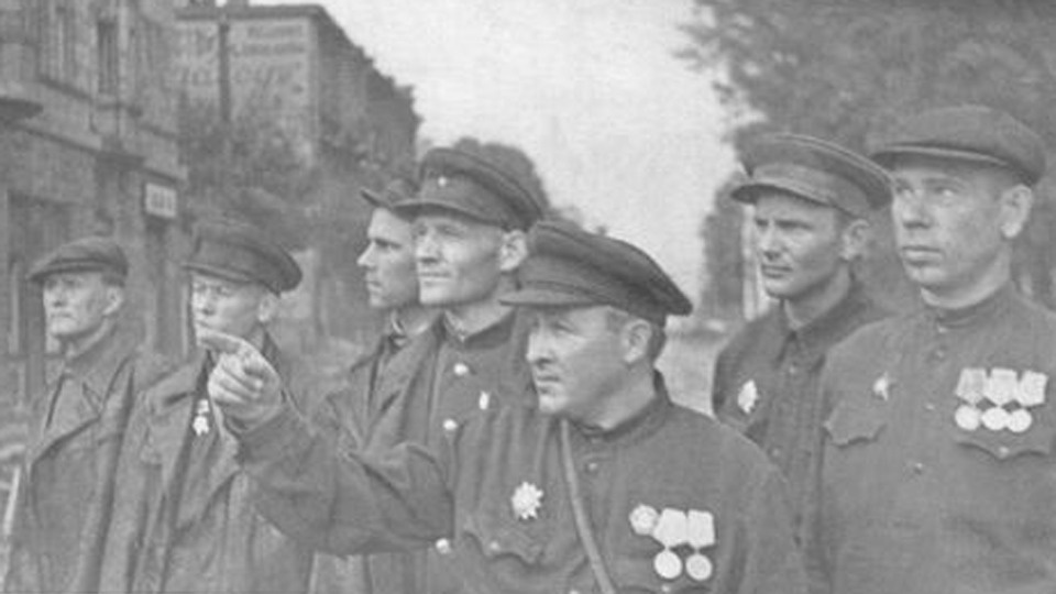 Огонь прижал к земле