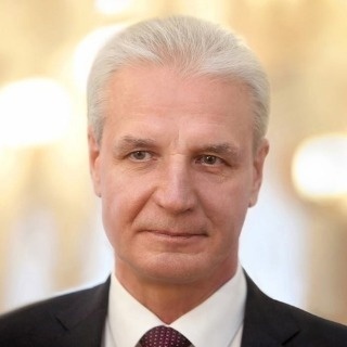 Смело идти вперёд пожелал псковским выпускникам Александр Котов