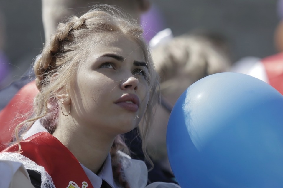 Для псковских выпускников прозвенел Последний звонок