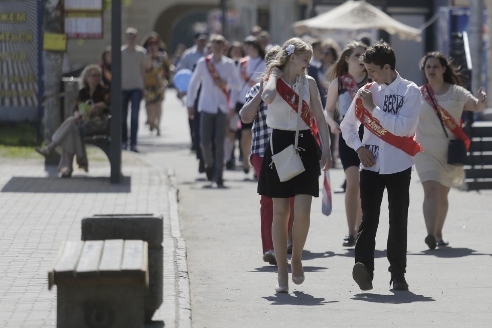 Для псковских выпускников прозвенел Последний звонок