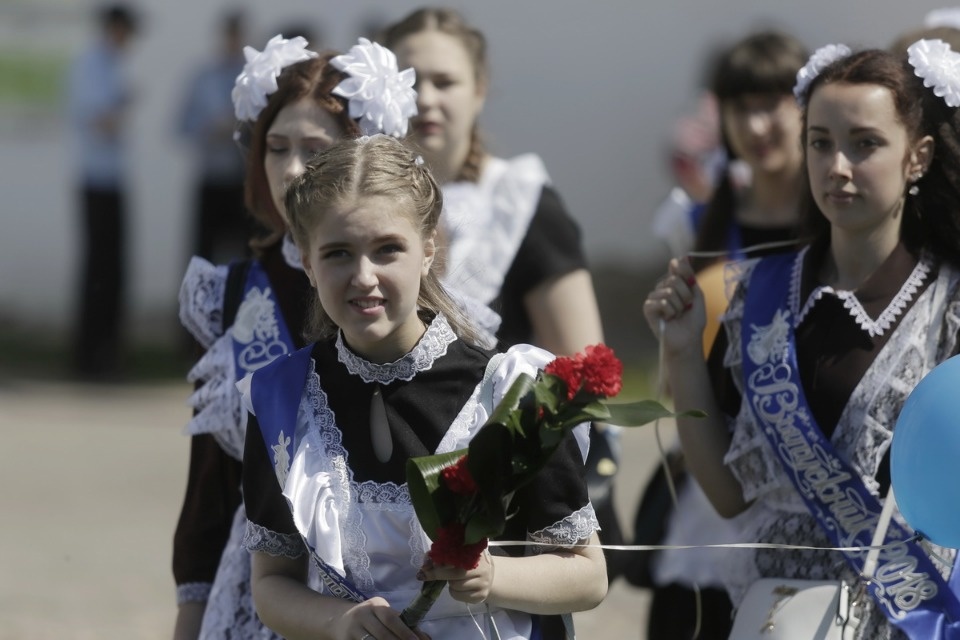 Для псковских выпускников прозвенел Последний звонок