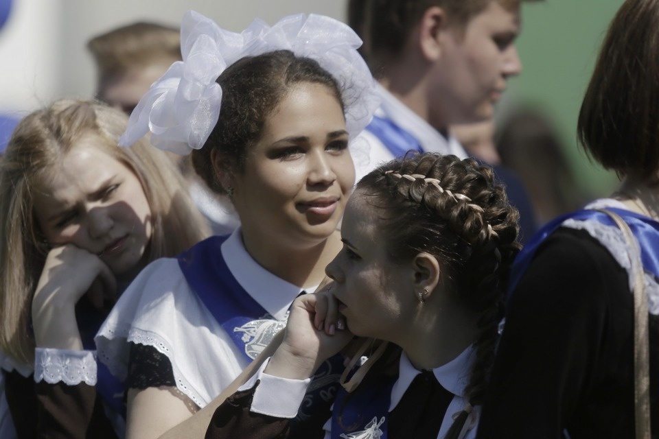 Для псковских выпускников прозвенел Последний звонок