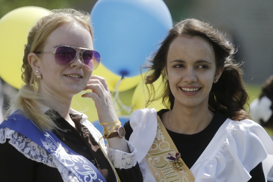 Для псковских выпускников прозвенел Последний звонок