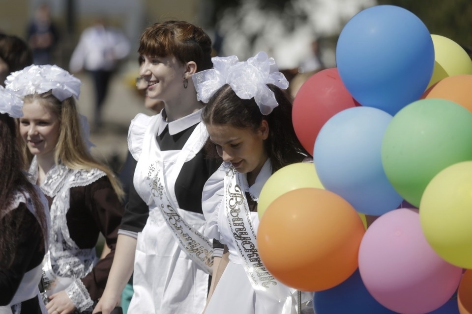 Для псковских выпускников прозвенел Последний звонок