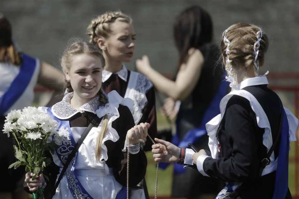 Для псковских выпускников прозвенел Последний звонок