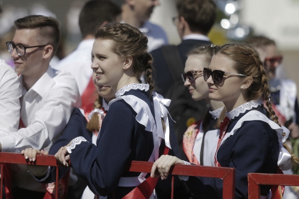 Для псковских выпускников прозвенел Последний звонок