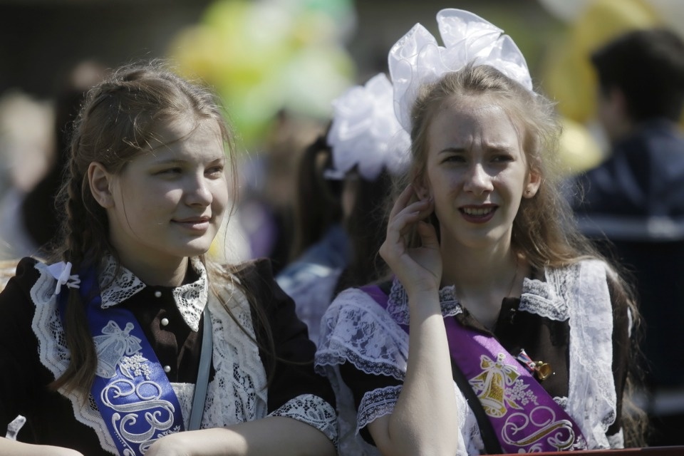 Для псковских выпускников прозвенел Последний звонок