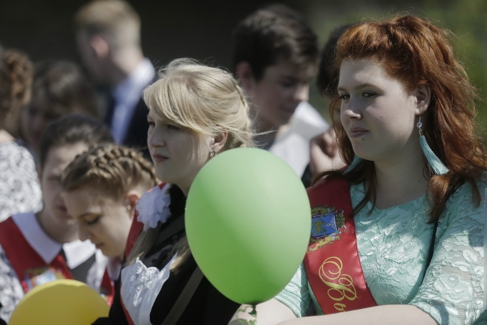 Для псковских выпускников прозвенел Последний звонок