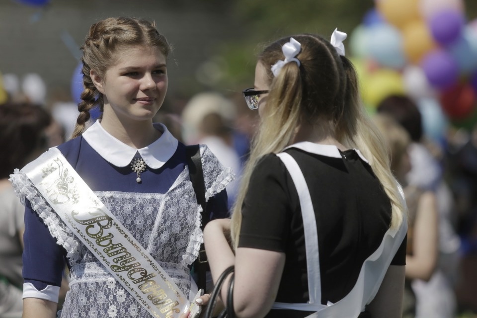Для псковских выпускников прозвенел Последний звонок