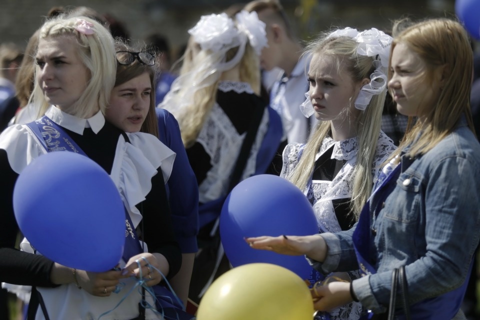 Для псковских выпускников прозвенел Последний звонок