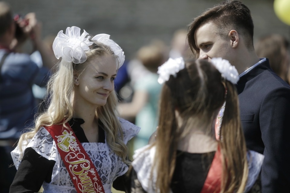 Для псковских выпускников прозвенел Последний звонок