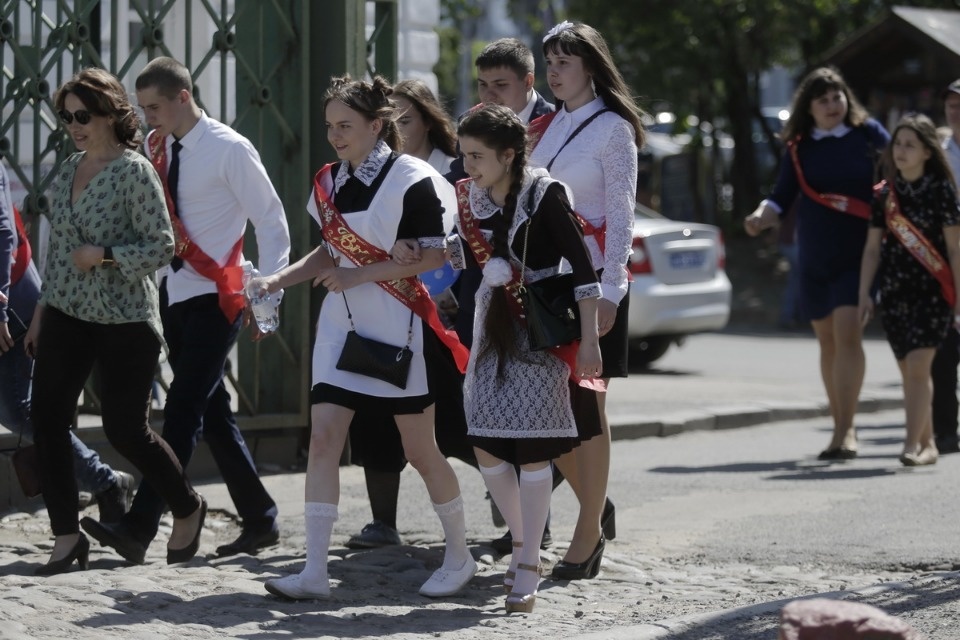 Для псковских выпускников прозвенел Последний звонок