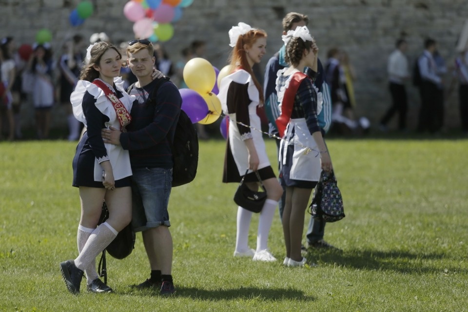 Для псковских выпускников прозвенел Последний звонок