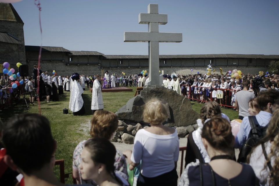 Для псковских выпускников прозвенел Последний звонок