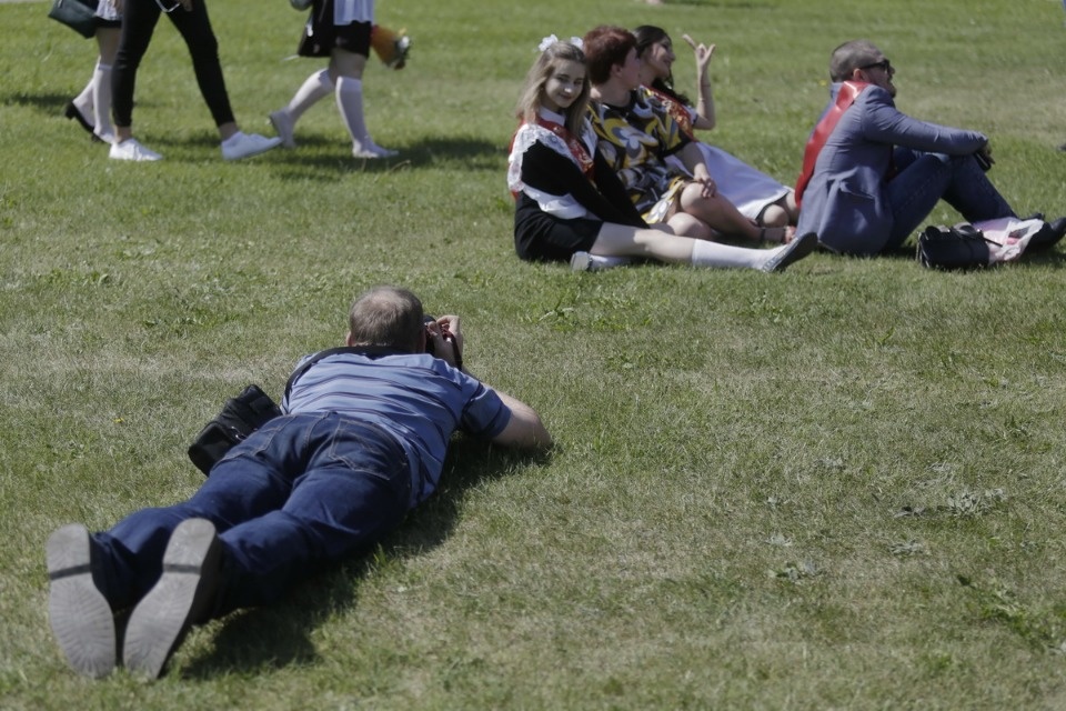 Для псковских выпускников прозвенел Последний звонок