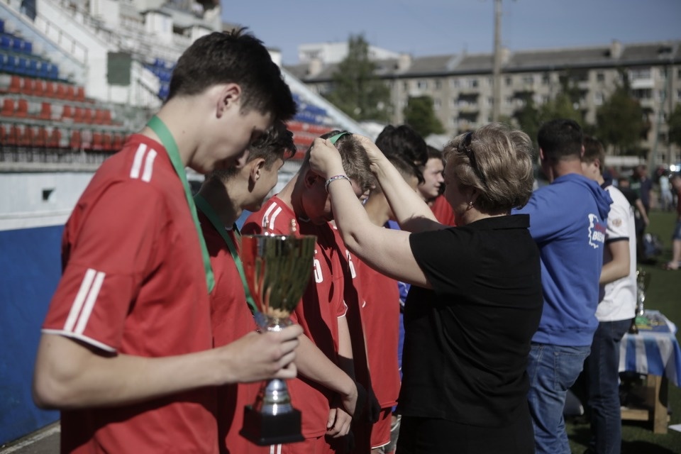 Награждение победителей Чемпионата по дворовому футболу на кубок губернатора
