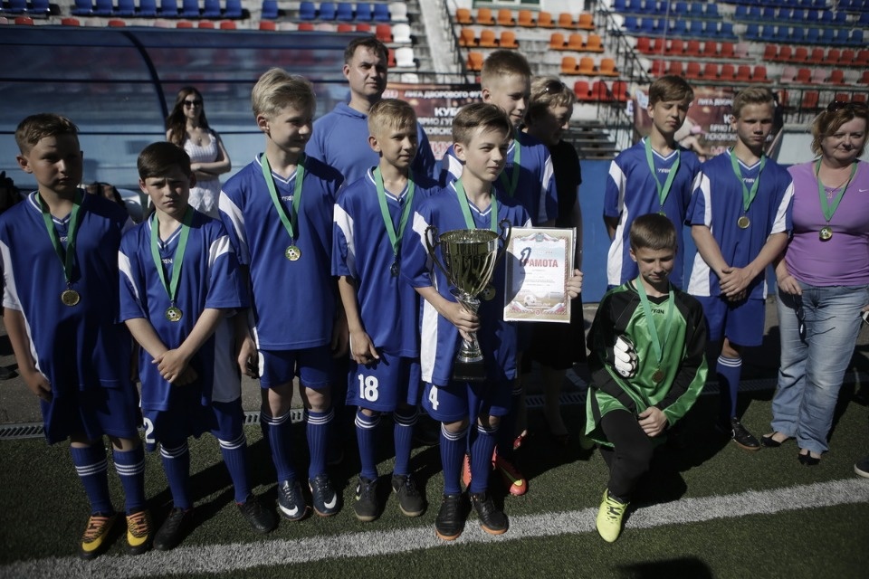 Награждение победителей Чемпионата по дворовому футболу на кубок губернатора