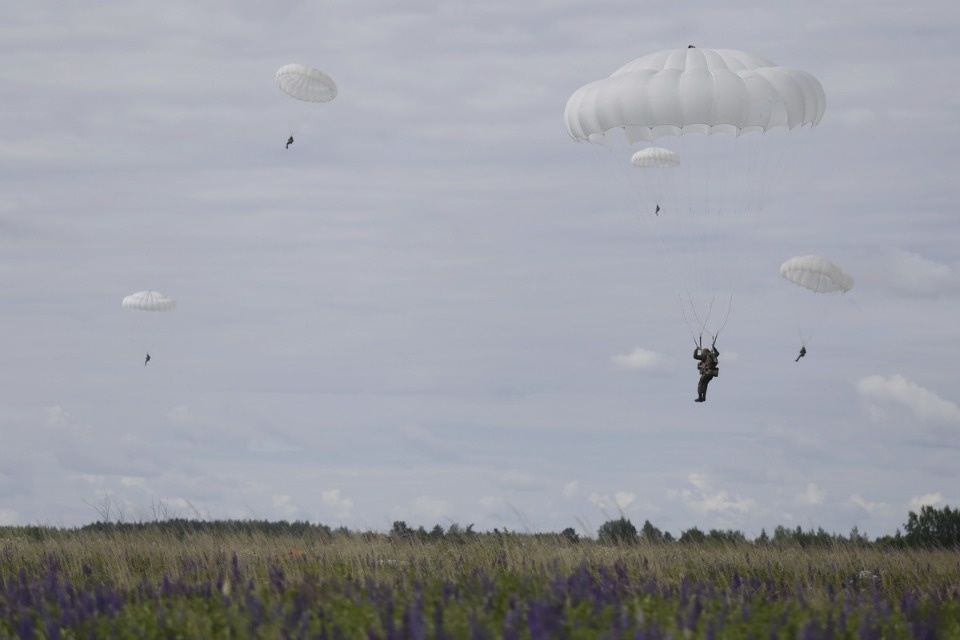 Тактические учения 76-й десантно-штурмовой дивизии. Тактические учения 76-й десантно-штурмовой дивизии.