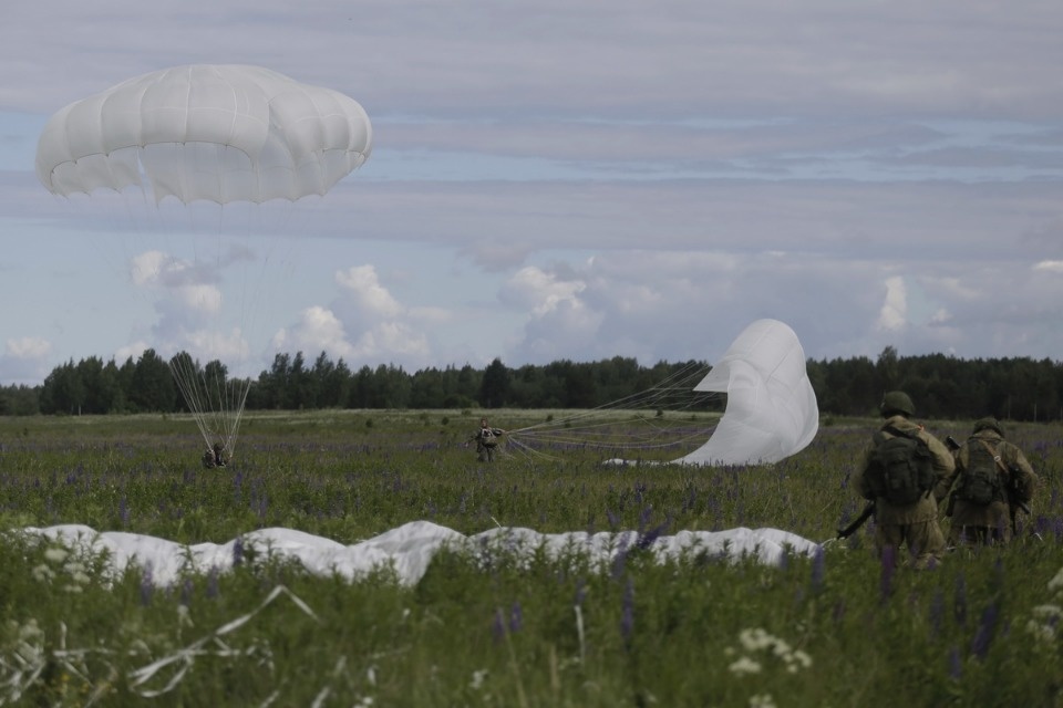 Тактические учения 76-й десантно-штурмовой дивизии. Тактические учения 76-й десантно-штурмовой дивизии.