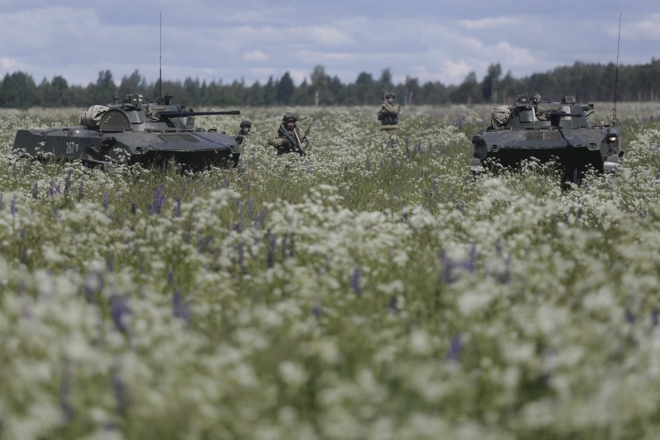 Тактические учения 76-й десантно-штурмовой дивизии. Тактические учения 76-й десантно-штурмовой дивизии.