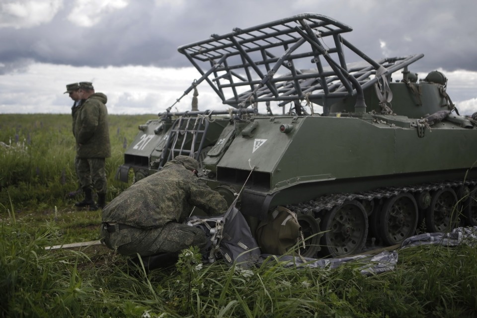 Тактические учения 76-й десантно-штурмовой дивизии. Тактические учения 76-й десантно-штурмовой дивизии.