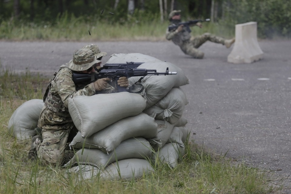 На учениях в Печорском районе десантники уничтожили условных боевиков На учениях в Печорском районе десантники уничтожили условных боевиков