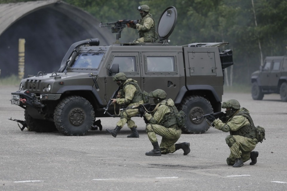 На учениях в Печорском районе десантники уничтожили условных боевиков На учениях в Печорском районе десантники уничтожили условных боевиков