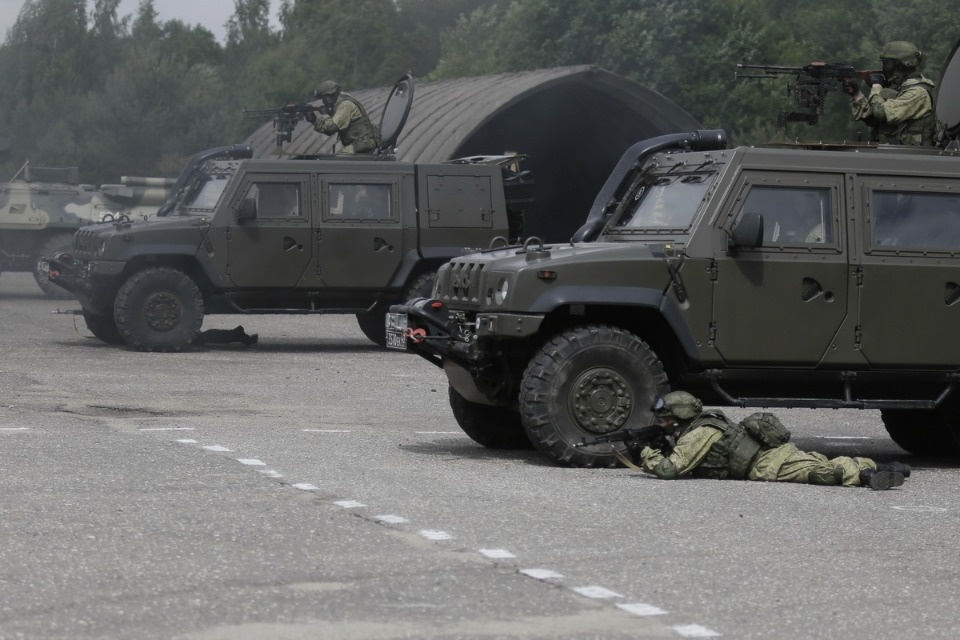 На учениях в Печорском районе десантники уничтожили условных боевиков На учениях в Печорском районе десантники уничтожили условных боевиков